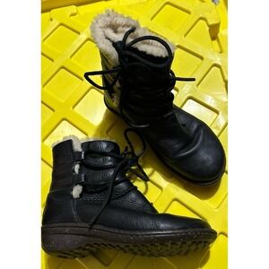 Ugg Australia Women's Caspia Black Leather & Shearling Lace Up Mid Calf Boots, 6